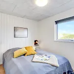 4 Bedroom Gorgeous In Sjaellands Odde בית נופש Overby