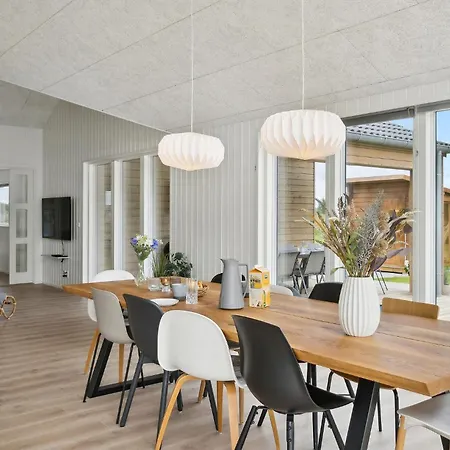 4 Bedroom Gorgeous In Sjaellands Odde * Overby